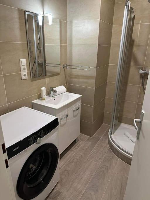 Direkt Bei U1 Appartement Wenen Buitenkant foto