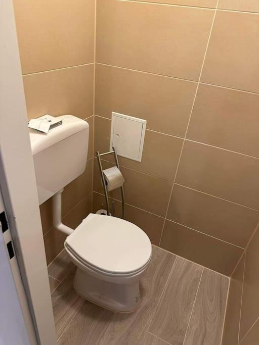 Direkt Bei U1 Appartement Wenen Buitenkant foto