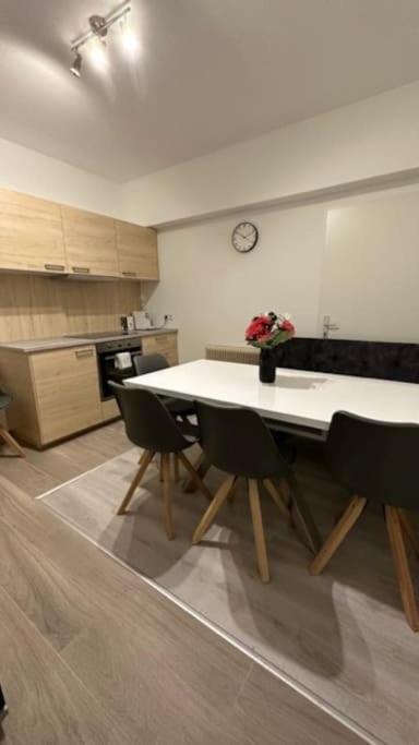 Direkt Bei U1 Appartement Wenen Buitenkant foto